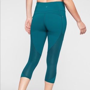 Athleta mesh contender Capri in powerlift